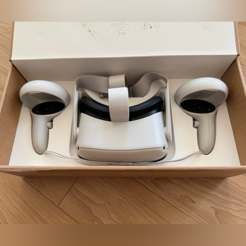 Meta Quest 2 Headset with Controllers - White